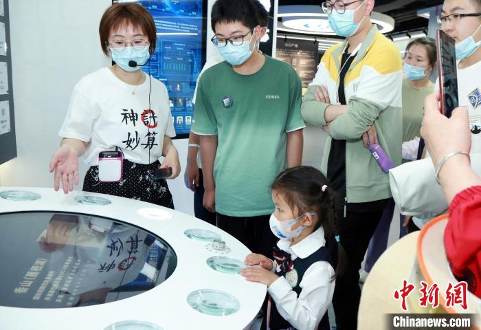 中科院公眾科學(xué)日：“科普盛宴”讓公眾“遇見(jiàn)科學(xué)、預(yù)見(jiàn)未來(lái)”