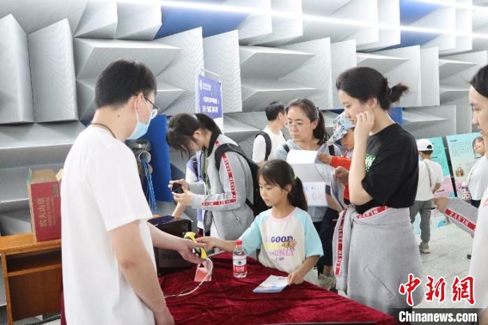 中科院聲學(xué)所公眾科學(xué)日活動(dòng)現(xiàn)場(chǎng)?！≈锌圃郝晫W(xué)所 供圖