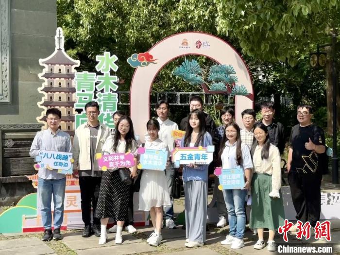 宣講團(tuán)成員在永康市合影?！吴晫?攝