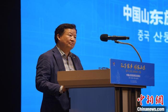 韓國(guó)一般旅游業(yè)協(xié)會(huì)副會(huì)長(zhǎng)白承弻致辭。　劉旭 攝