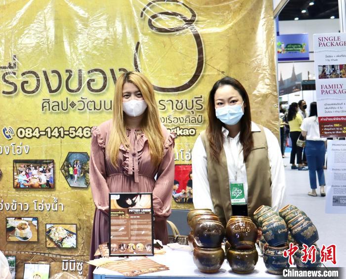 泰國舉辦規(guī)模最大旅游B2B銷售活動(dòng)對(duì)接全球旅游業(yè)，圖為交易會(huì)上的陶瓷工藝品展位。 王賢思 攝