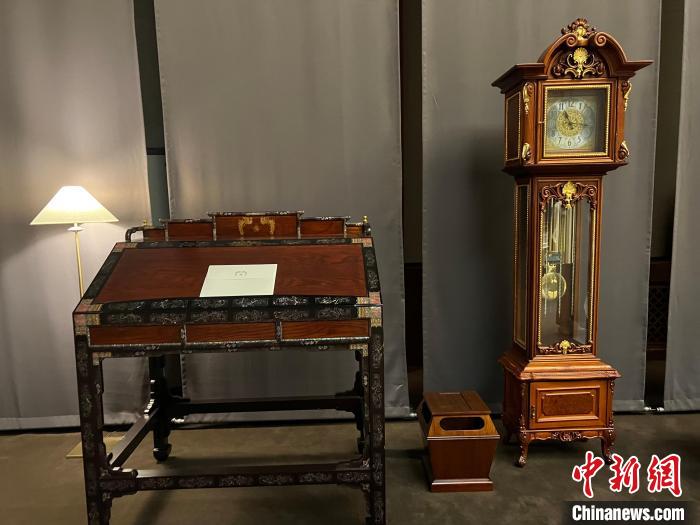圖為春秋館展覽陳設(shè)的青瓦臺家具?！⑿?攝
