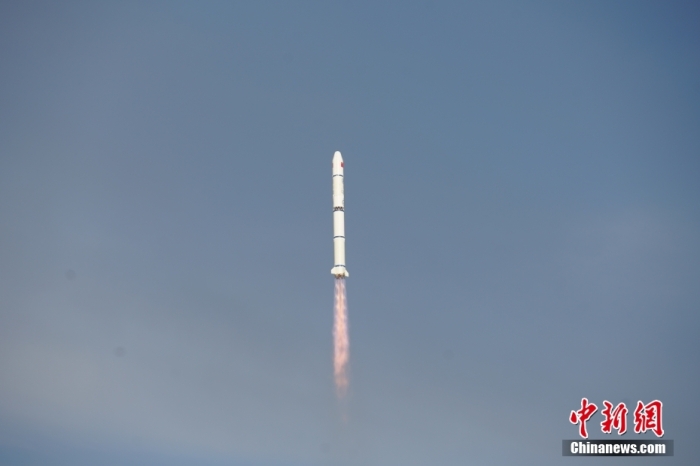 北京時間2023年8月9日6時53分，我國在太原衛(wèi)星發(fā)射中心使用長征二號丙運載火箭，成功將環(huán)境減災二號06星發(fā)射升空，衛(wèi)星順利送入預定軌道，發(fā)射任務獲得圓滿成功。此次任務是長征系列運載火箭第482次飛行。馮陽 攝