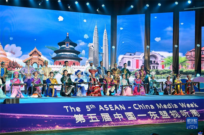 10月21日，在馬來西亞行政首都普特拉賈亞，演員在第五屆中國—東盟視聽周開幕活動上表演。新華社記者 程一恒 攝