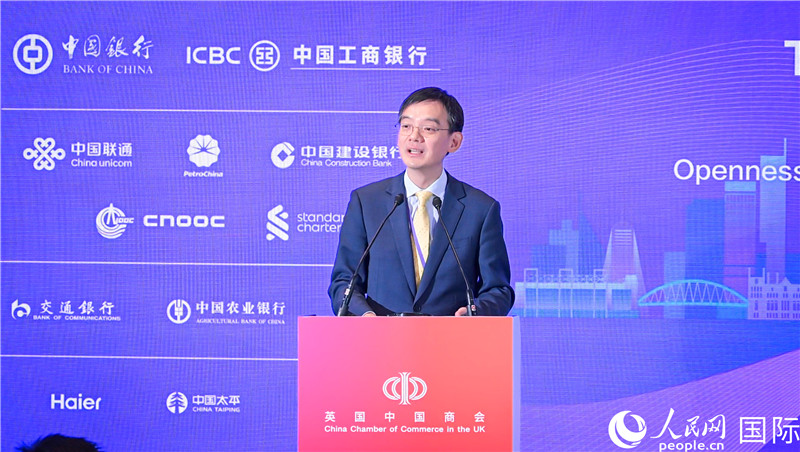 英國中國商會會長、中國銀行倫敦分行行長方文建 致歡迎辭。人民網(wǎng) 郭錦標(biāo)攝