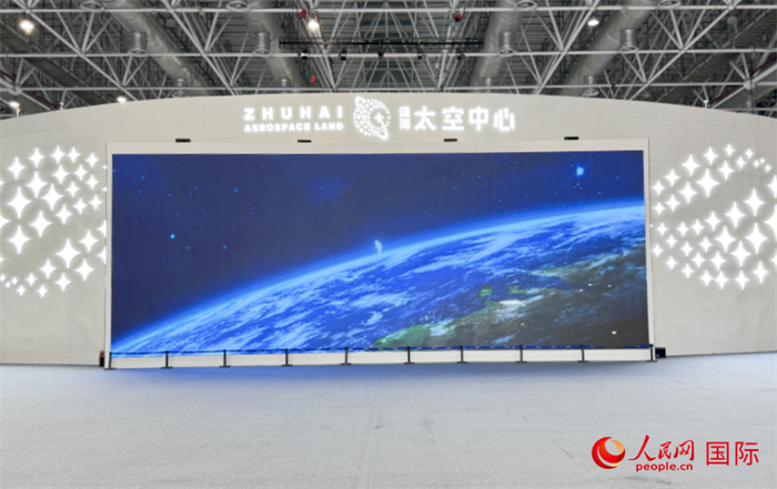 珠海太空中心是珠海市為發(fā)揮中國(guó)航展品牌效應(yīng)和帶動(dòng)效應(yīng)而打造的“永不落幕的航展”。人民網(wǎng)記者 張麗鷗攝