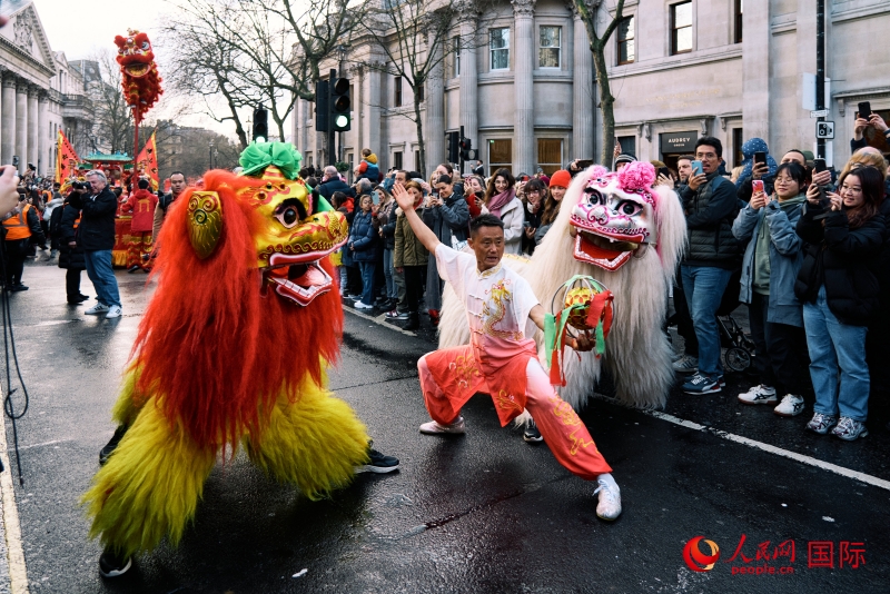 倫敦新春慶典現(xiàn)場。人民網(wǎng) 郭錦標、楊浩鵬攝