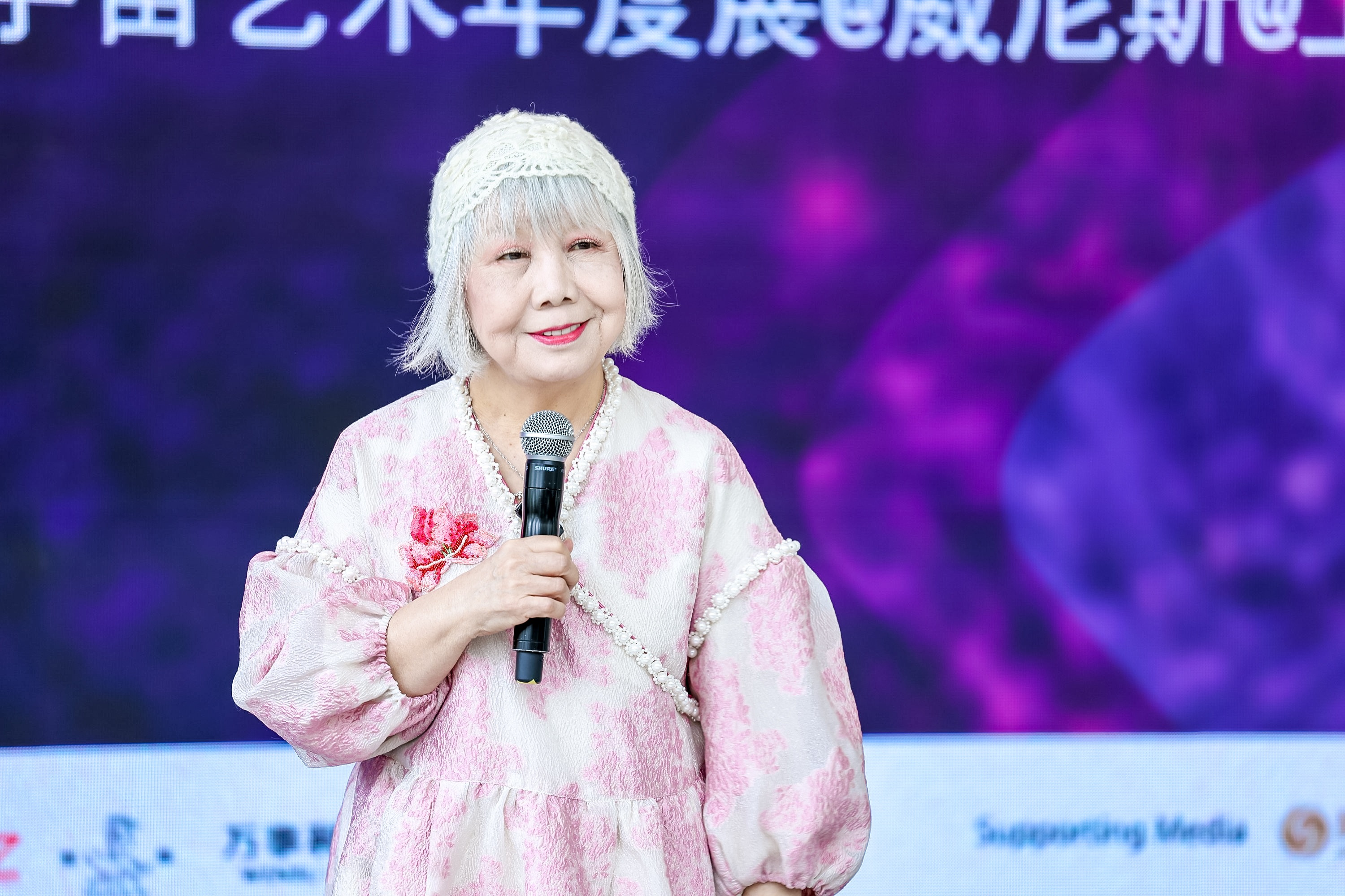 圖3：資深策展人、藝評家、臺北實踐大學教授陸蓉之致辭（圖片：鳳凰中心）