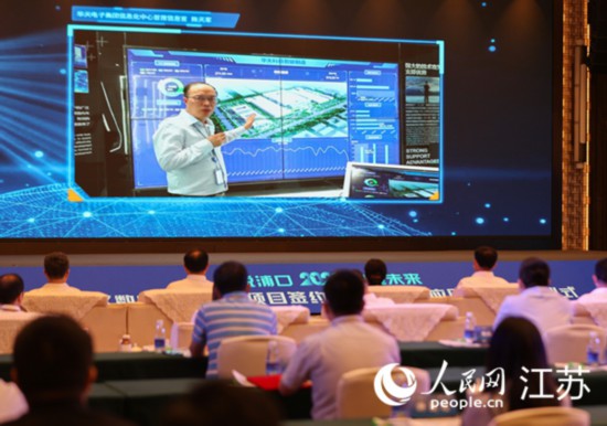 圖為浦口區(qū)集成電路企業(yè)介紹智能制造系統(tǒng)。浦口區(qū)委宣傳部供圖