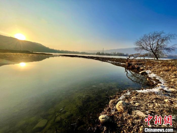 圖為青海省化隆縣黃河濕地景色?！±钣穹?攝