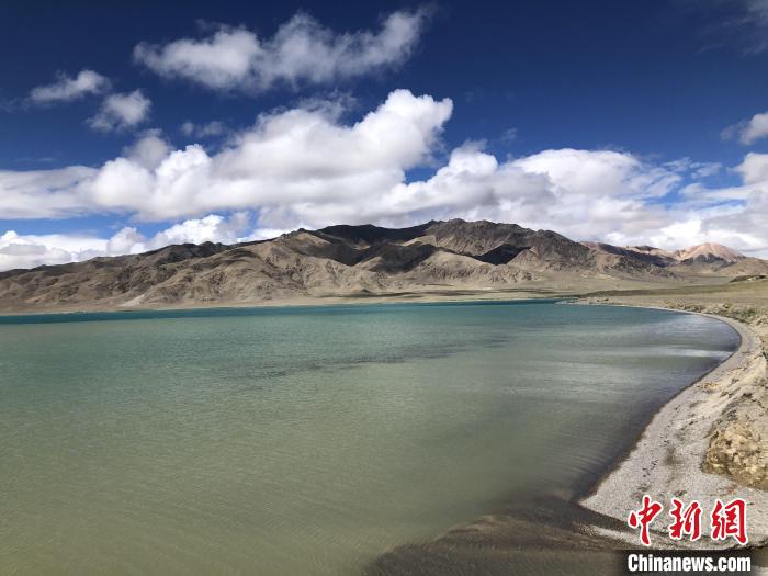 西藏阿里的高原湖泊別若錯(cuò)(又稱別若則錯(cuò))海拔約4470米。　<a target='_blank' href='/'><p  align=