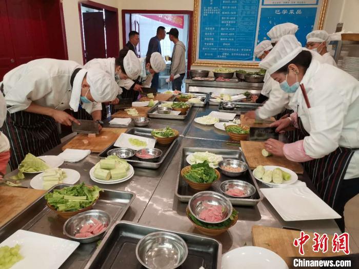 拉薩聚焦高校畢業(yè)生、農(nóng)牧民就業(yè)任務(wù)指標(biāo)均超額完成