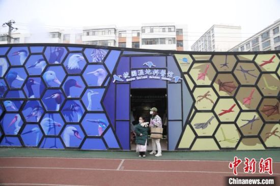 圖為西寧市第一中學(xué)濕地科普宣教館。　李江寧 攝