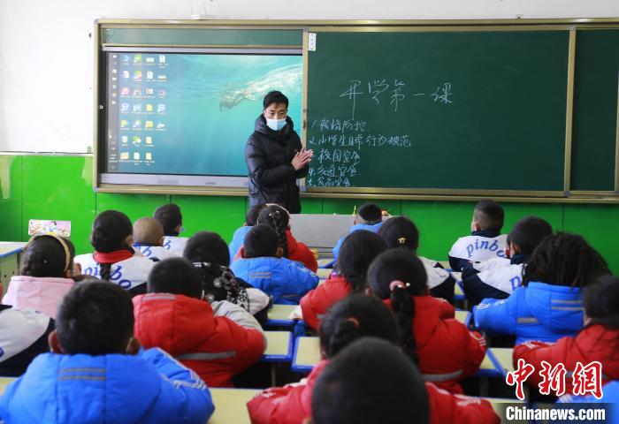 圖為學(xué)生正在上課?！●R銘言 攝