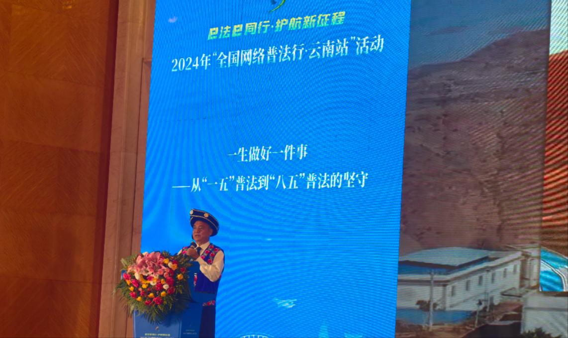 李學平分享普法的故事。人民網(wǎng)記者 孝金波攝
