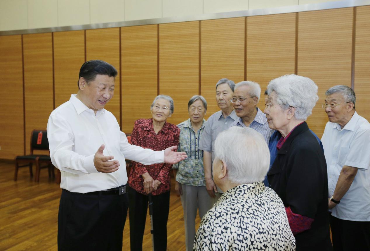 2016年9月9日，習(xí)近平總書記來到北京市八一學(xué)校，同母校老教師們親切交談。