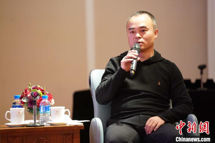 圖為<a target='_blank' >中新社</a>青海分社社長(zhǎng)胡鐘藝就加強(qiáng)瀾湄流域新聞報(bào)道發(fā)表觀點(diǎn)?！√K丹 攝