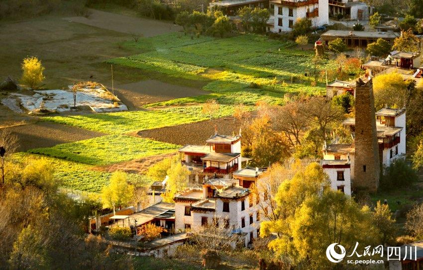 丹巴美景。李永安攝