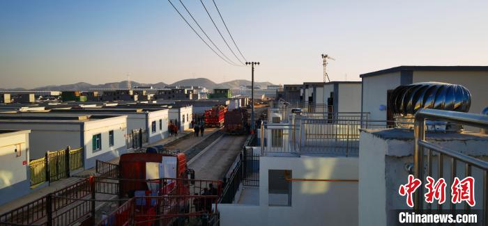 圖為蘭州新區(qū)移民安置區(qū)。　魏建軍 攝