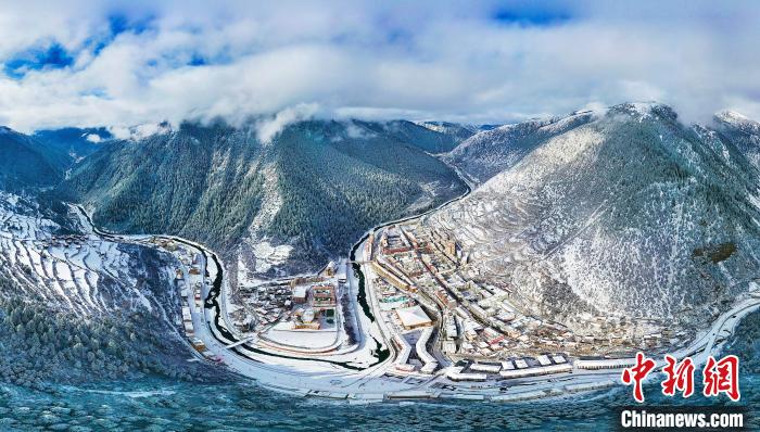 壤塘的雪后美景?！∪捞量h融媒體中心供圖