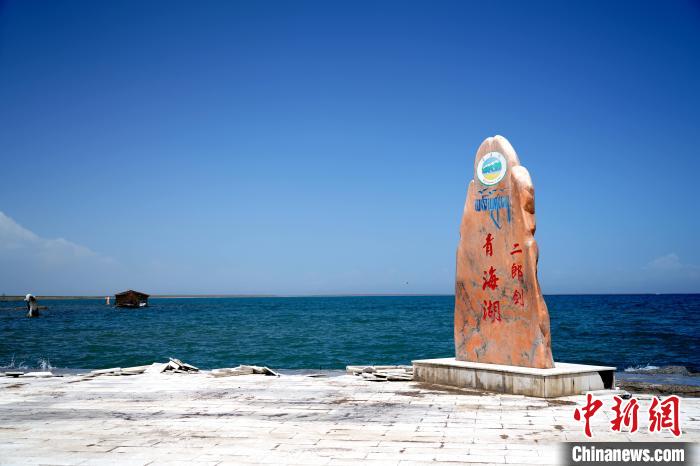 圖為青海湖景區(qū)一角?！O睿 攝