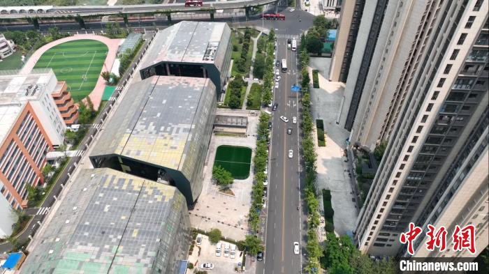 匯泉路社區(qū)一角?！「呒午?攝