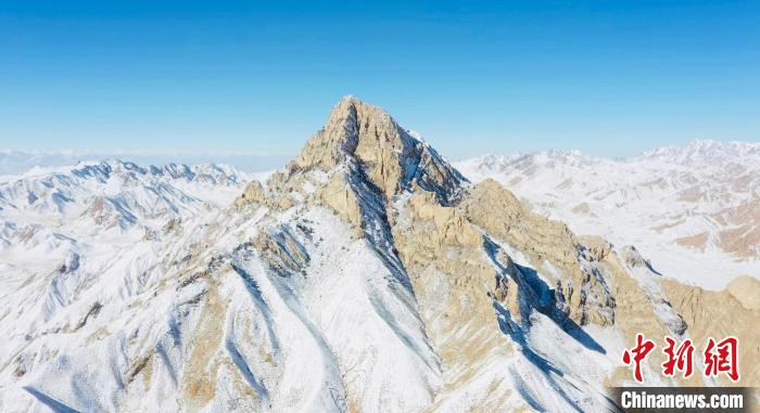 圖為山川被白雪覆蓋?！《继m縣融媒體中心供圖
