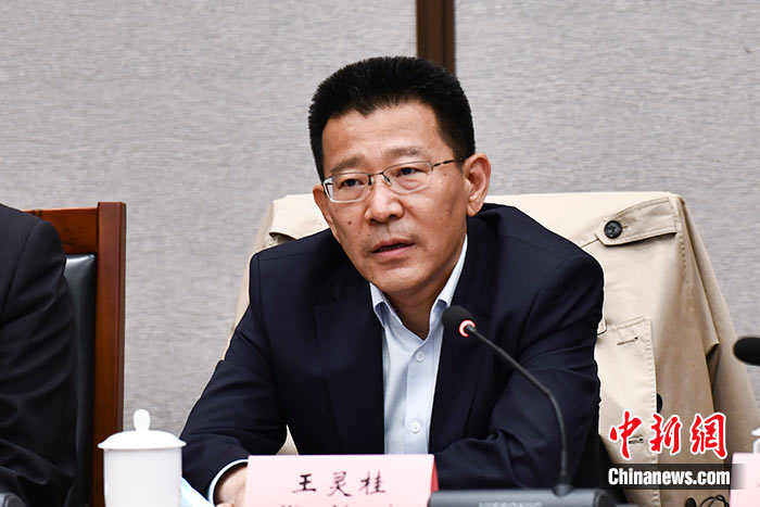 5月16日，由中國(guó)社會(huì)科學(xué)院西藏智庫(kù)、中國(guó)社會(huì)科學(xué)院民族學(xué)與人類學(xué)研究所主辦的第五屆西藏智庫(kù)國(guó)際論壇在北京舉行。中國(guó)社會(huì)科學(xué)院副院長(zhǎng)王靈桂在致辭中表示，今年是西藏和平解放70周年，西藏人民團(tuán)結(jié)奮斗，把貧窮落后的舊西藏建設(shè)成經(jīng)濟(jì)發(fā)展、文化繁榮、社會(huì)進(jìn)步、環(huán)境良好、生活幸福的社會(huì)主義新西藏，西藏歷史上第一次徹底消滅了絕對(duì)貧困，同全國(guó)人民一起，西藏各族人民已經(jīng)走進(jìn)全面建成小康社會(huì)的新時(shí)代，進(jìn)入歷史發(fā)展的新坐標(biāo)。 <a target='_blank' ><p  align=