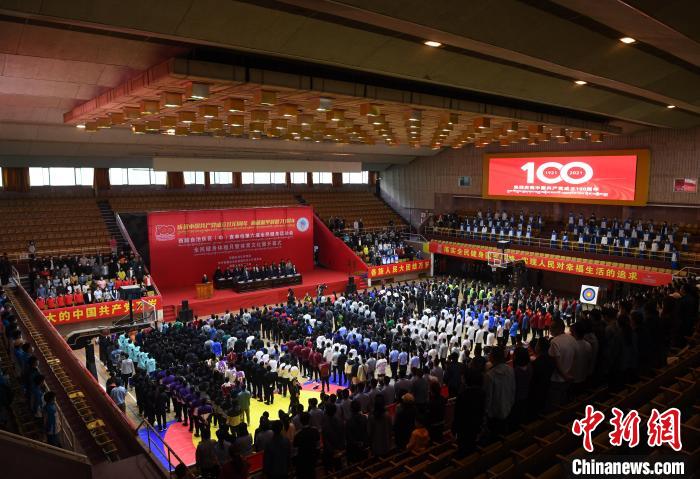 圖為西藏自治區(qū)區(qū)(中)直單位第六屆全民健身運動會、全民健身體驗月暨體育文化展活動現(xiàn)場 貢嘎來松 攝