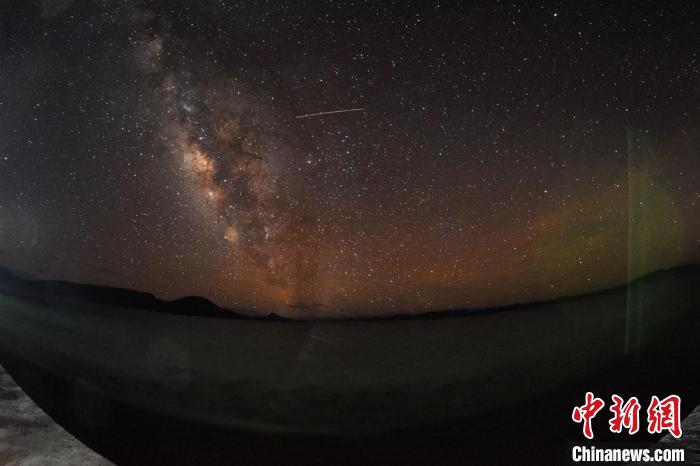 錯鄂湖星空璀璨，一顆流星劃過。　<a target='_blank' ></p><p  align=