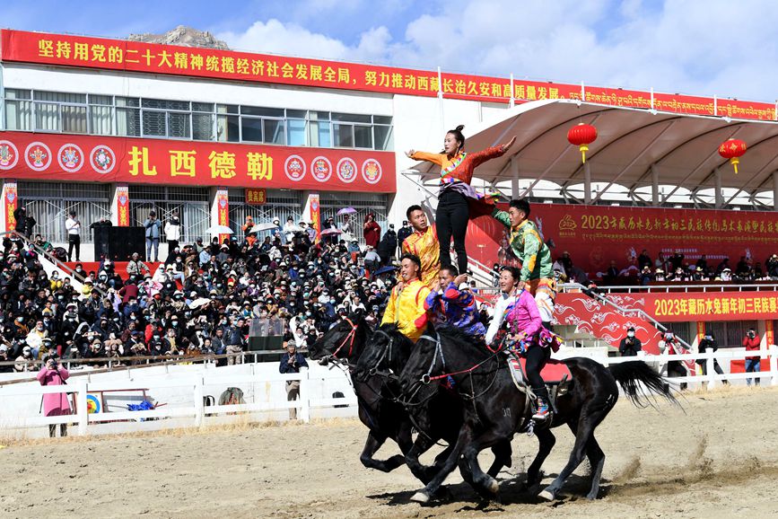 藏歷新年，精彩的馬術表演。潘多攝