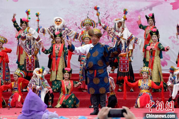 3月28日，西藏林芝第二十屆桃花旅游文化節(jié)開幕式上的文藝表演?！±盍?攝