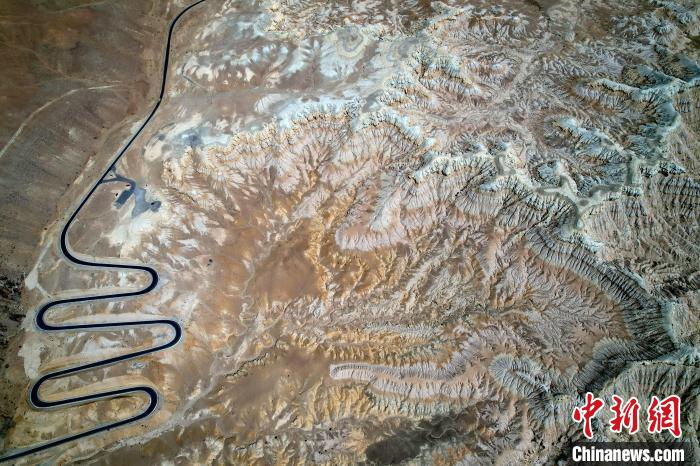 4月5日，西藏阿里札達(dá)土林。(無人機(jī)照片) 李林 攝