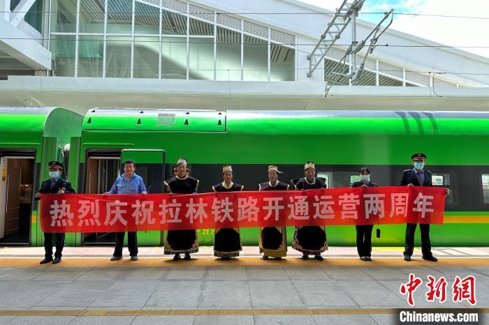 中國鐵路青藏集團(tuán)有限公司慶祝拉林鐵路開通運(yùn)營兩周年?！±詈Ｐ?攝