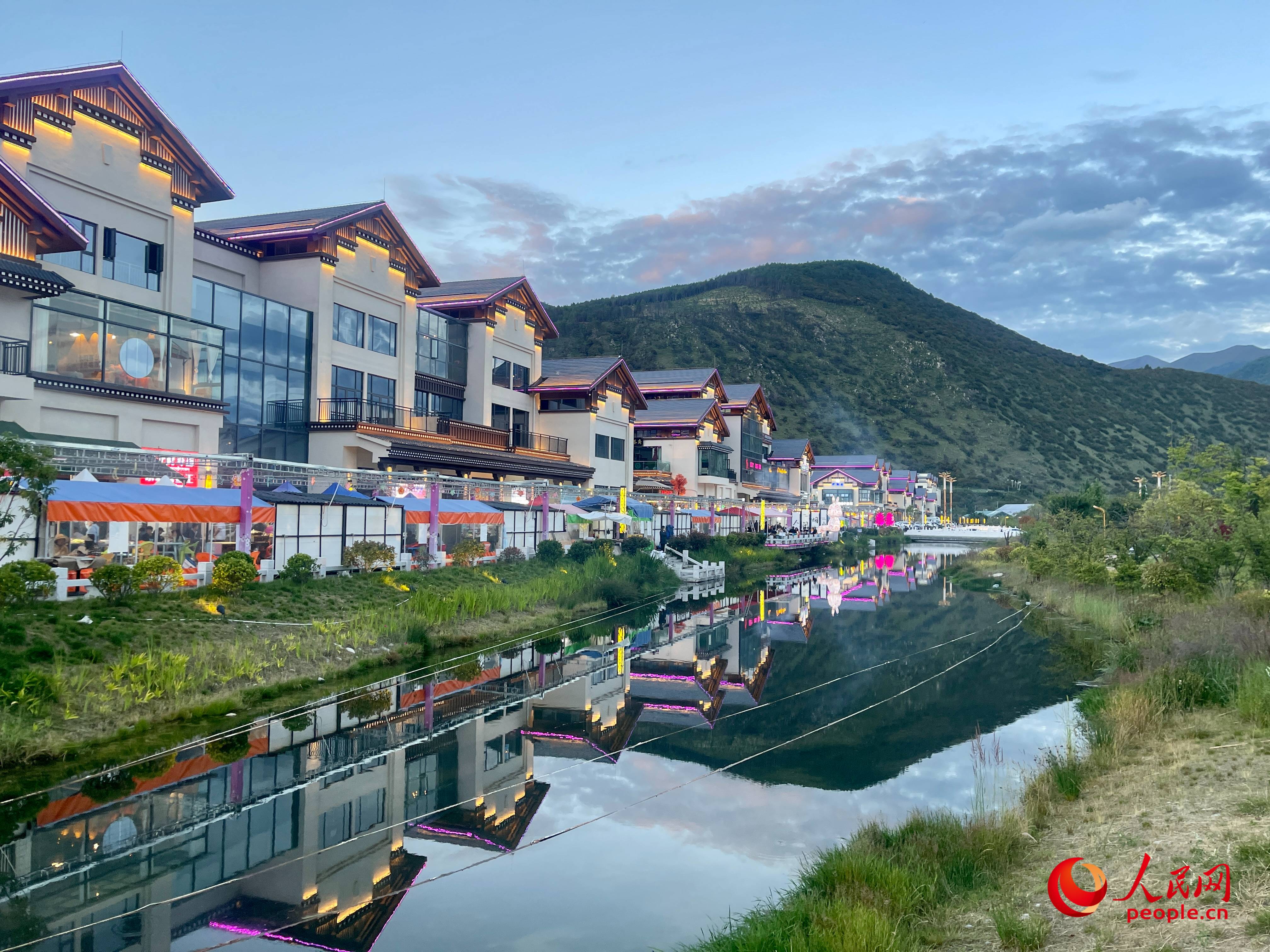 工布公園的一角，風景秀麗。人民網(wǎng) 周靜圓攝