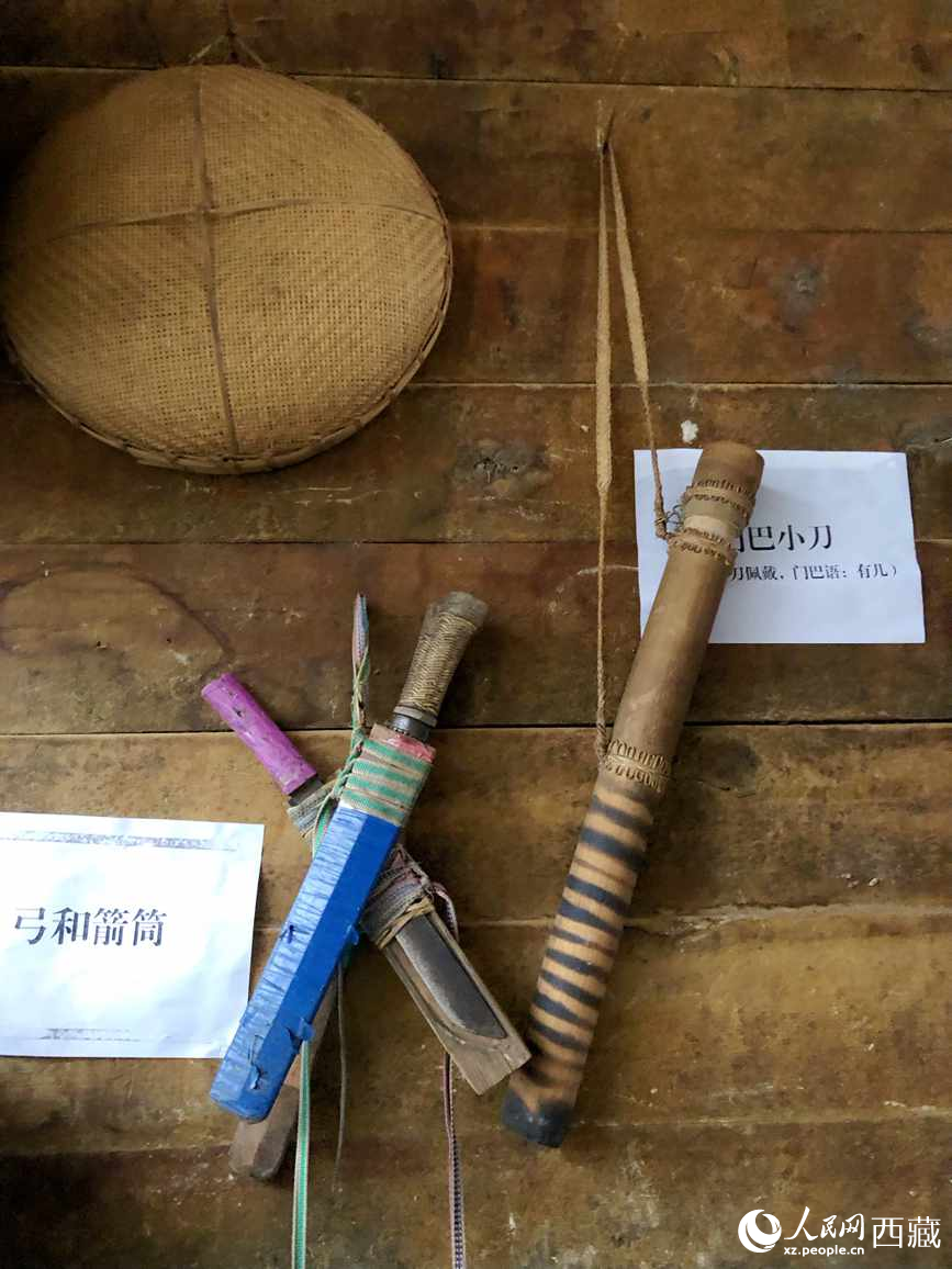 當(dāng)?shù)鬲?dú)具特色的藤竹工藝品。