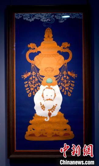 圖為5月16日，展覽中的新創(chuàng)唐卡作品《瑞象承香》。　李林 攝