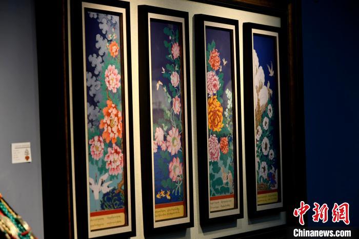 圖為5月16日，展覽中新創(chuàng)唐卡作品《四季花》?！±盍?攝