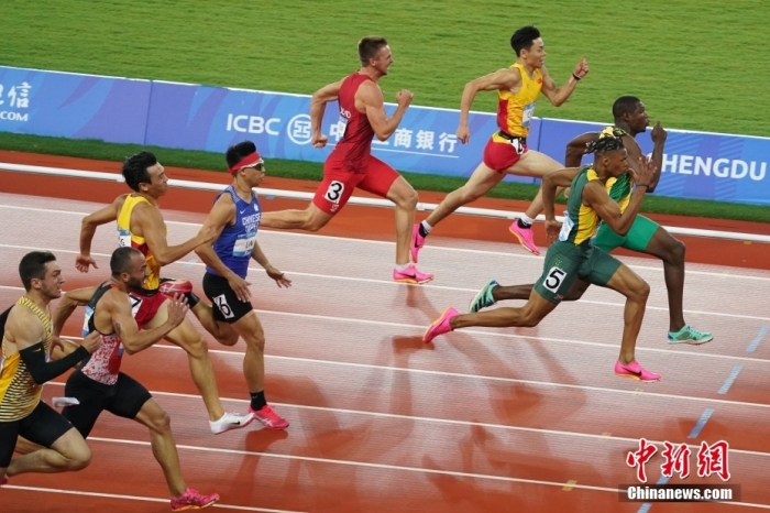 8月2日，第31屆世界大學生夏季運動會男子100米決賽在四川成都舉行，牙買加選手GOLDSON Kadrian dwayne(右一)以10秒04奪得男子百米冠軍。<a target='_blank' href='/'><p  align=